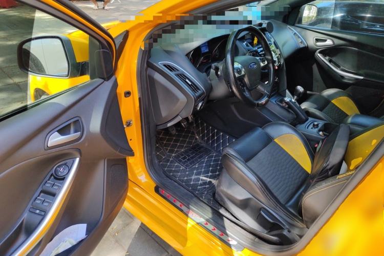 Used Ford Focus 2013 2.0T ST Orange Edition Driver Seat