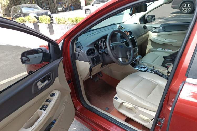 Used Ford Focus 2013 Hatchback Classic 1.8L Automatic Fashion Edition Driver Seat