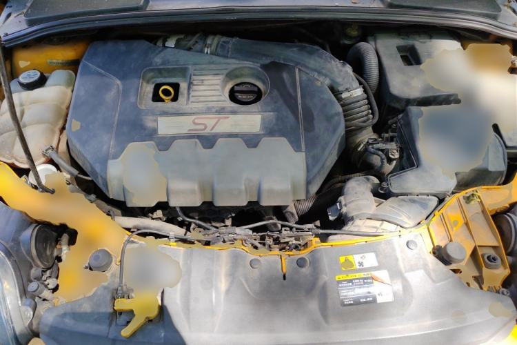 Used Ford Focus 2013 2.0T ST Orange Edition Engine Bay