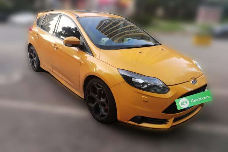 Used Ford Focus 2013 2.0T ST Orange Edition Front Right 45 Deg