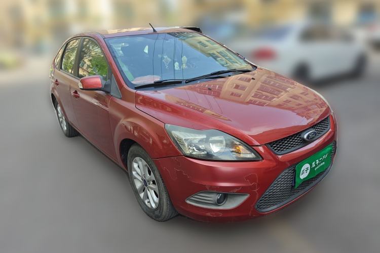 Used Ford Focus 2013 Hatchback Classic 1.8L Automatic Base Model Front Right 45 Deg