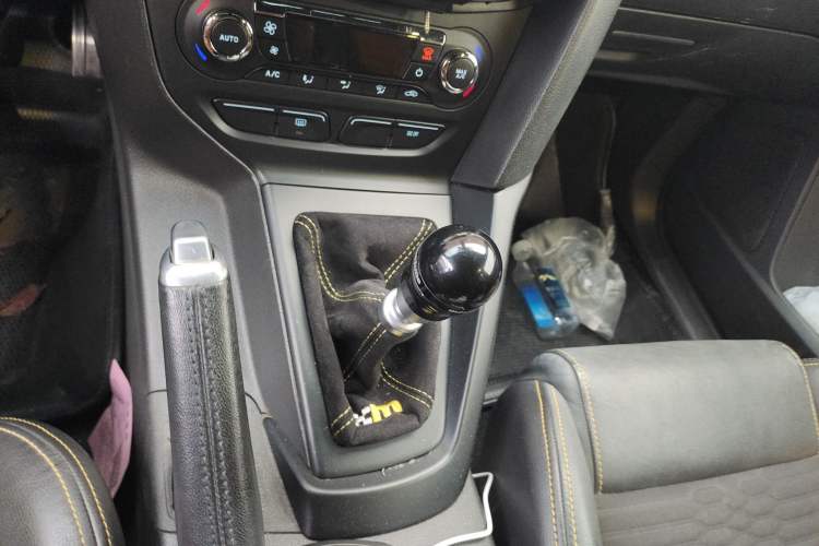 Used Ford Focus 2013 2.0T ST Orange Edition Gear Lever