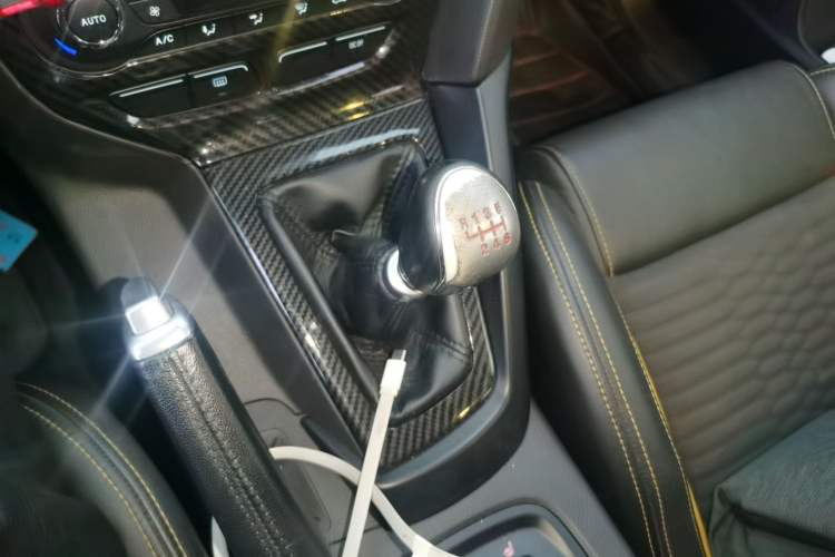 Used Ford Focus 2013 2.0T ST Orange Edition Gear Lever