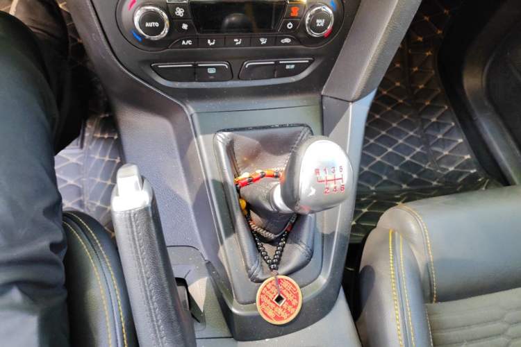 Used Ford Focus 2013 2.0T ST Orange Edition Gear Lever