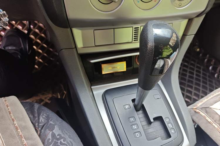 Used Ford Focus 2013 Hatchback Classic 1.8L Automatic Base Model Gear Lever