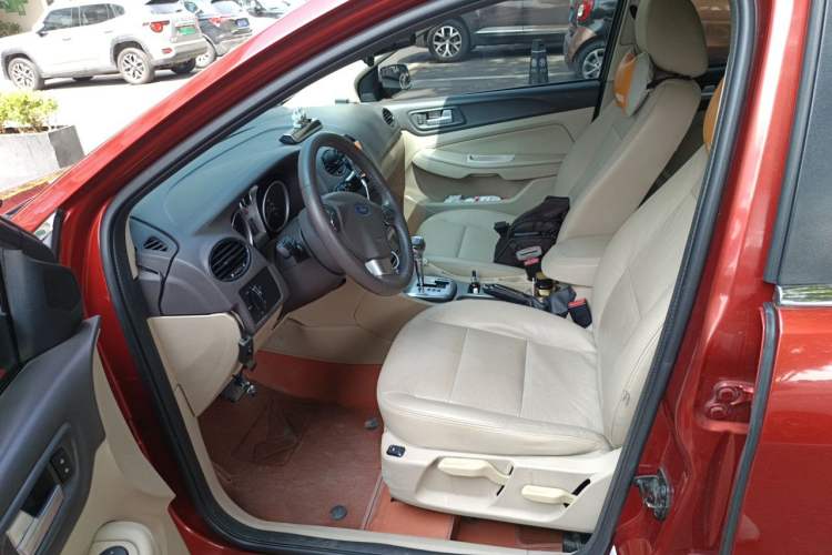 Used Ford Focus 2013 Hatchback Classic 1.8L Automatic Fashion Edition Left Front Seat