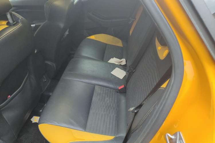Used Ford Focus 2013 2.0T ST Orange Edition Left Rear Seat