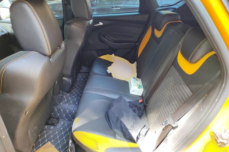 Used Ford Focus 2013 2.0T ST Orange Edition Left Rear Seat