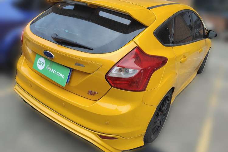 Used Ford Focus 2013 2.0T ST Orange Edition Rear Right 45 Deg