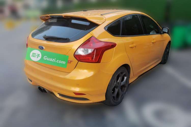 Used Ford Focus 2013 2.0T ST Orange Edition Rear Right 45 Deg