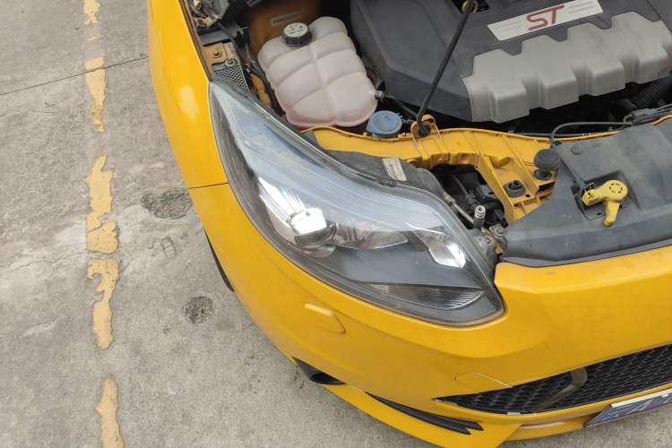 Used Ford Focus 2013 2.0T ST Orange Edition Right Front Headlight