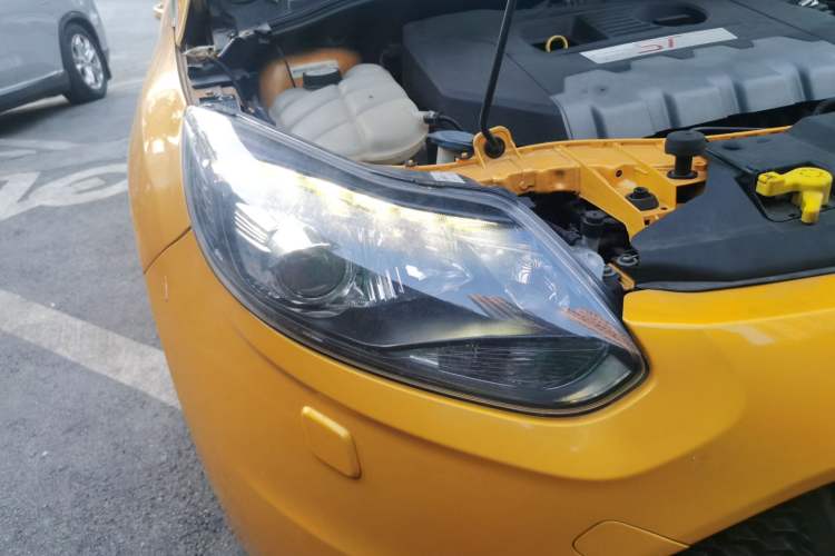 Used Ford Focus 2013 2.0T ST Orange Edition Right Front Headlight