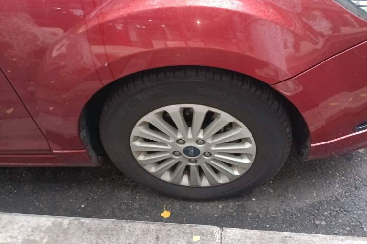 Used Ford Focus 2013 Hatchback Classic 1.8L Automatic Fashion Edition Right Front Wheel Hub