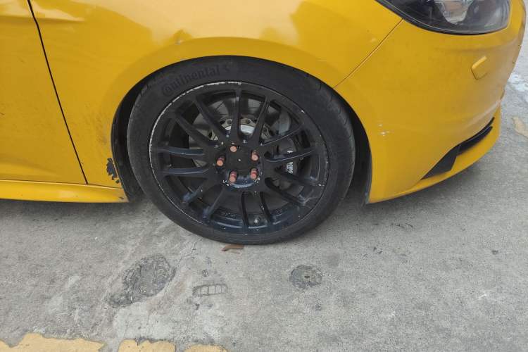 Used Ford Focus 2013 2.0T ST Orange Edition Right Front Wheel Hub