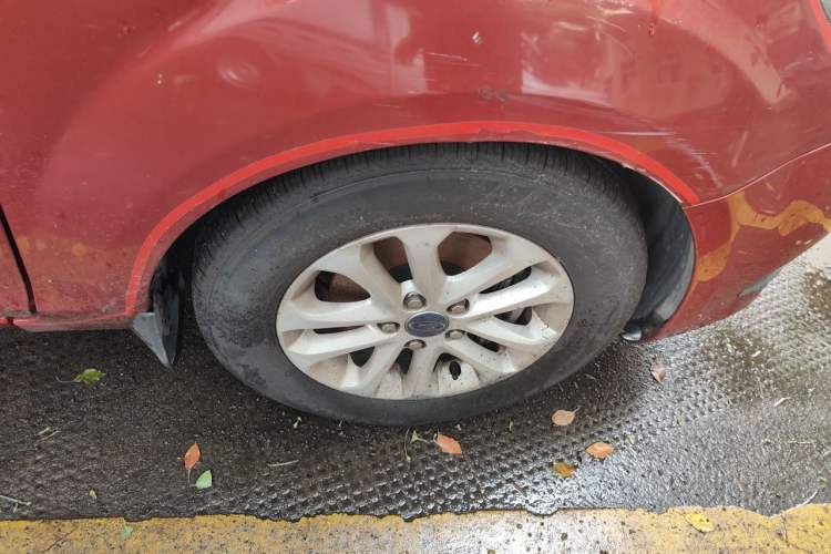 Used Ford Focus 2013 Hatchback Classic 1.8L Manual Fashion Edition Right Front Wheel Hub