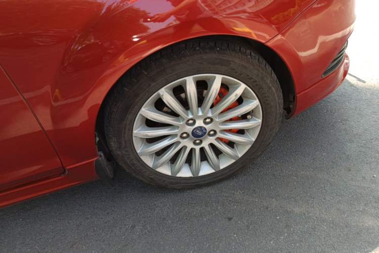 Used Ford Focus 2013 Hatchback Classic 1.8L Automatic Fashion Edition Right Front Wheel Hub