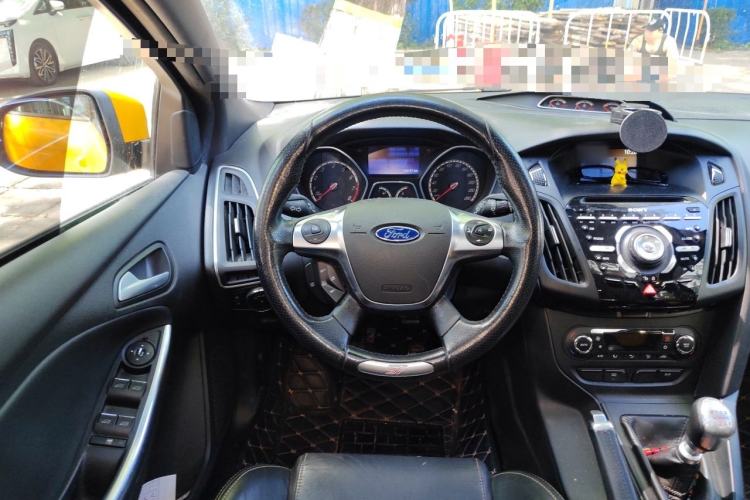 Used Ford Focus 2013 2.0T ST Orange Edition Steering Wheel