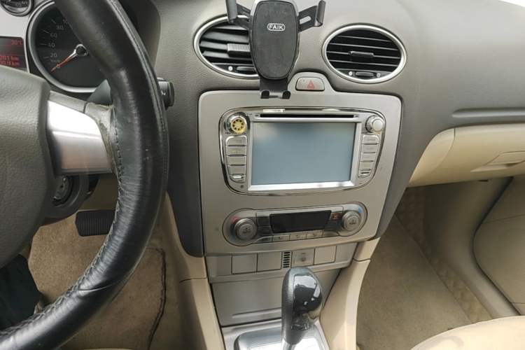 Used Ford Focus 2013 Sedan Classic 1.8L Automatic Fashion Edition Audio And AC Panel