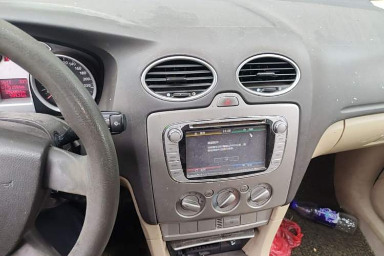 Used Ford Focus 2013 Sedan Classic 1.8L Manual Base Model Audio And AC Panel