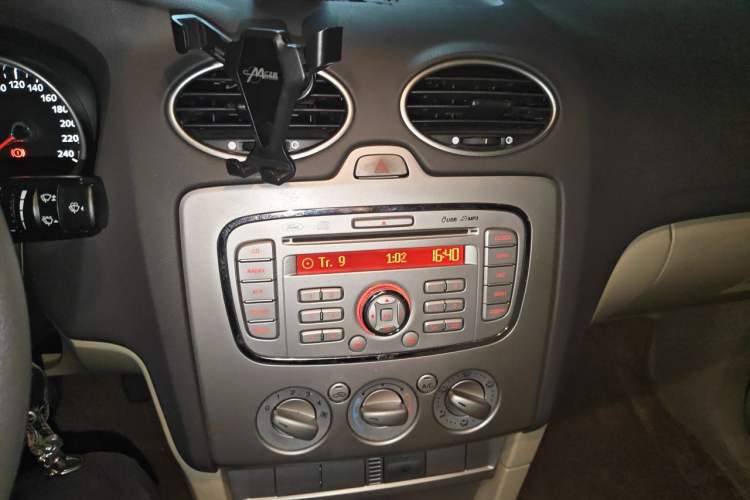 Used Ford Focus 2013 Sedan Classic 1.8L Manual Base Model Audio And AC Panel