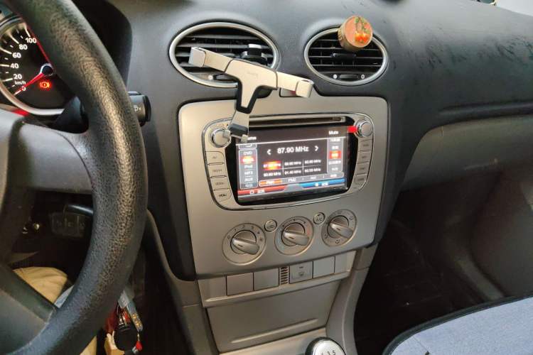 Used Ford Focus 2013 Hatchback Classic 1.8L Manual Base Model Audio And AC Panel