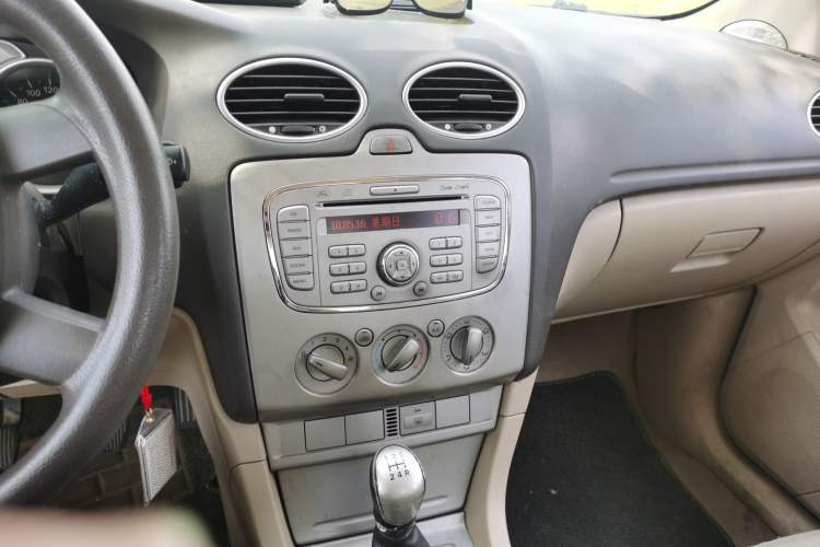 Used Ford Focus 2013 Sedan Classic 1.8L Manual Base Model Audio And AC Panel