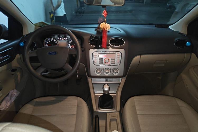 Used Ford Focus 2013 Sedan Classic 1.8L Manual Base Model Center Console