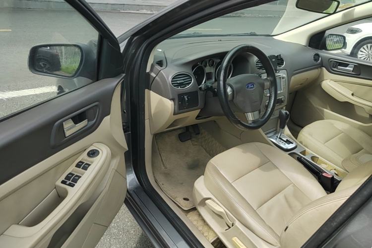Used Ford Focus 2013 Sedan Classic 1.8L Automatic Fashion Edition Driver Seat