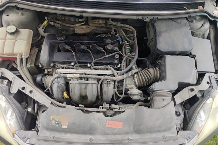 Used Ford Focus 2013 Sedan Classic 1.8L Manual Base Model Engine Bay