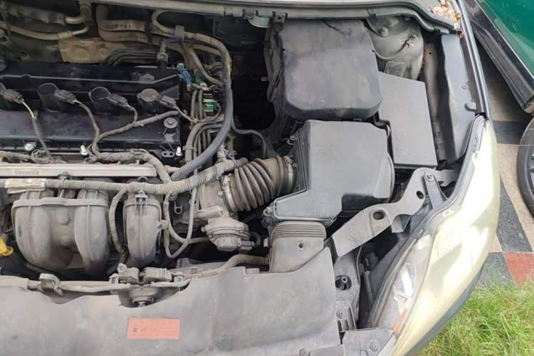 Used Ford Focus 2013 Sedan Classic 1.8L Manual Base Model Engine Bay Left