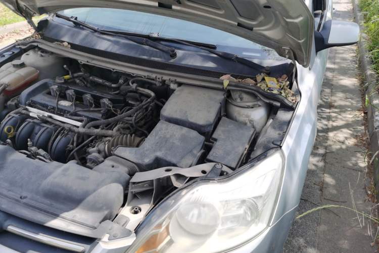 Used Ford Focus 2013 Sedan Classic 1.8L Manual Base Model Engine Bay Left