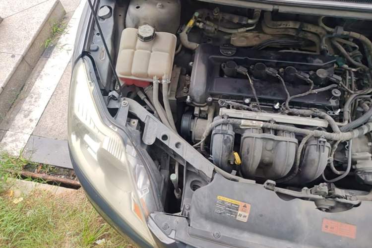 Used Ford Focus 2013 Sedan Classic 1.8L Manual Base Model Engine Bay Right