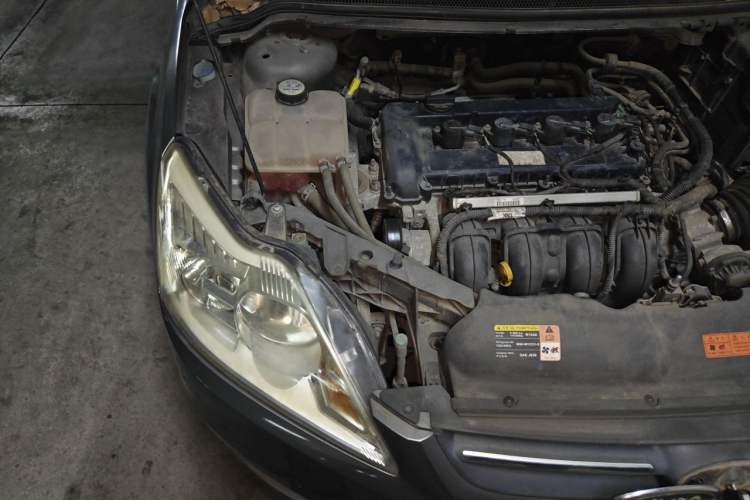 Used Ford Focus 2013 Sedan Classic 1.8L Manual Base Model Engine Bay Right