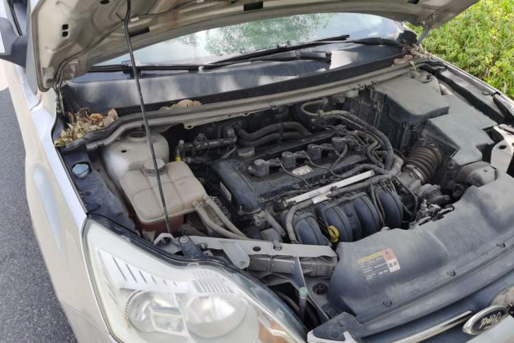 Used Ford Focus 2013 Sedan Classic 1.8L Manual Base Model Engine Bay Right