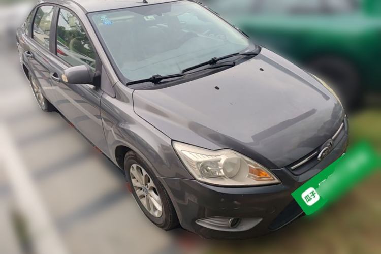 Used Ford Focus 2013 Sedan Classic 1.8L Manual Base Model Front Right 45 Deg