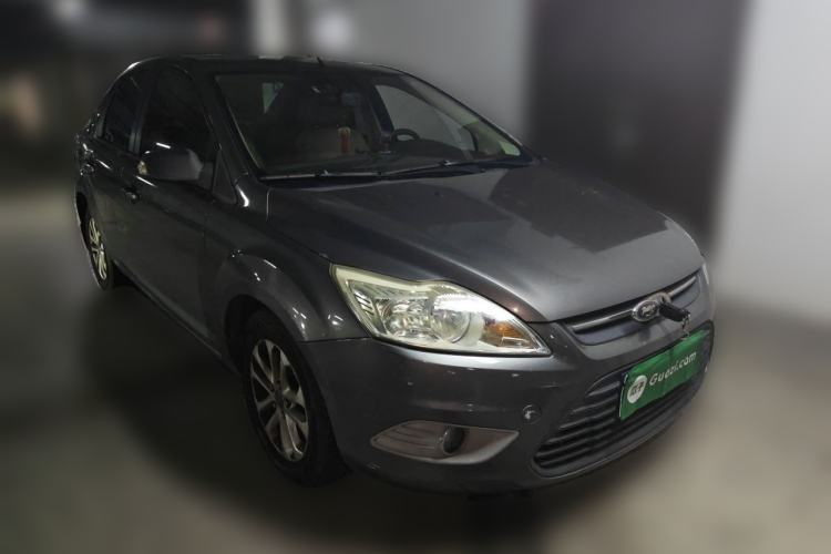 Used Ford Focus 2013 Sedan Classic 1.8L Manual Base Model Front Right 45 Deg