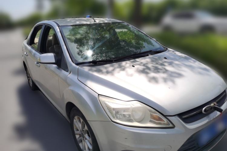 Used Ford Focus 2013 Sedan Classic 1.8L Manual Base Model Front Right 45 Deg