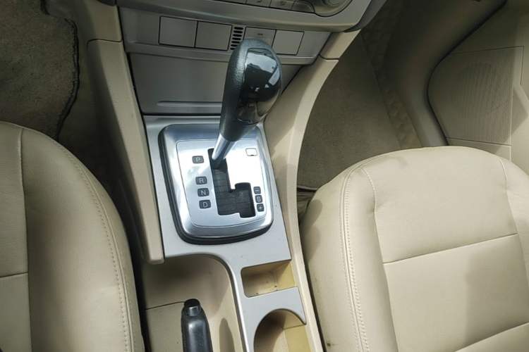 Used Ford Focus 2013 Sedan Classic 1.8L Automatic Fashion Edition Gear Lever