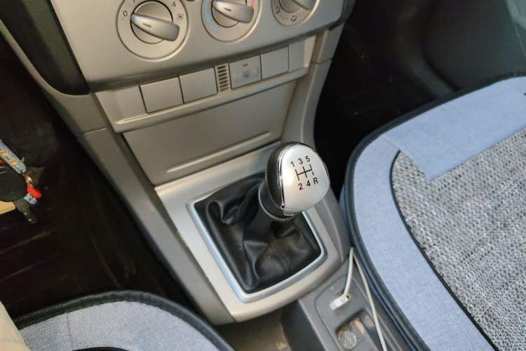 Used Ford Focus 2013 Hatchback Classic 1.8L Manual Base Model Gear Lever