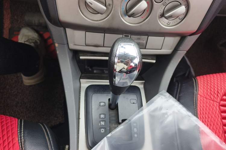 Used Ford Focus 2013 Hatchback Classic 1.8L Automatic Millionth Anniversary Edition Gear Lever
