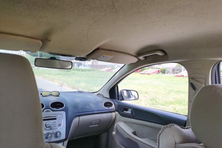 Used Ford Focus 2013 Sedan Classic 1.8L Manual Base Model Headliner