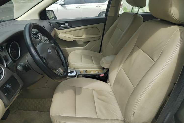 Used Ford Focus 2013 Sedan Classic 1.8L Automatic Fashion Edition Left Front Seat