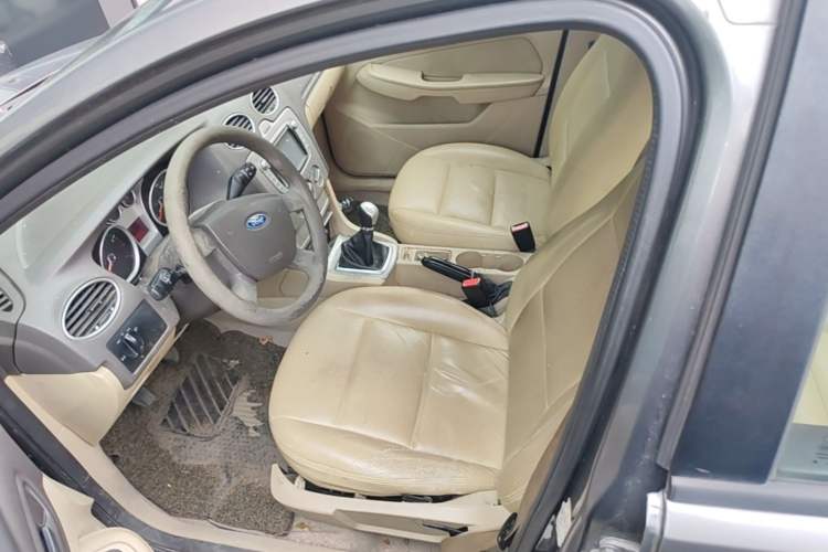 Used Ford Focus 2013 Sedan Classic 1.8L Manual Base Model Left Front Seat