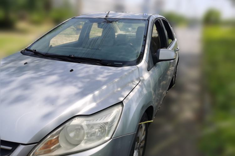 Used Ford Focus 2013 Sedan Classic 1.8L Manual Base Model Guazi used car, China used car export, Used car for sale, Used cars, Cheapest cars for sale