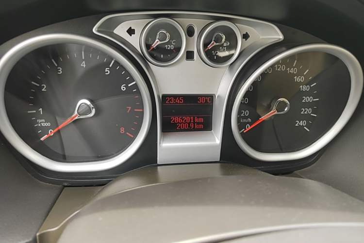 Used Ford Focus 2013 Sedan Classic 1.8L Automatic Fashion Edition Odometer Close Up
