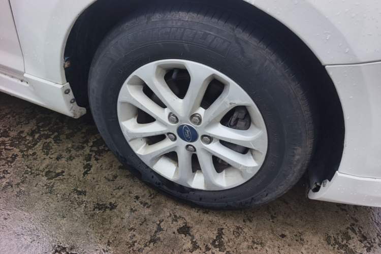 Used Ford Focus 2013 Hatchback Classic 1.8L Automatic Millionth Anniversary Edition Right Front Wheel Hub