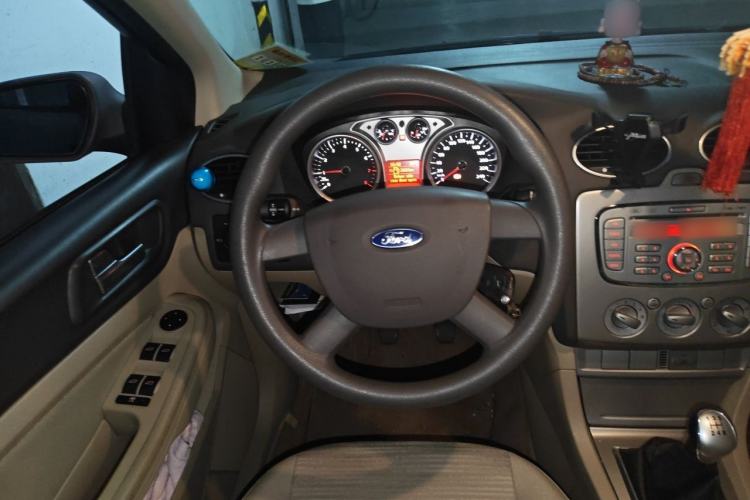Used Ford Focus 2013 Sedan Classic 1.8L Manual Base Model Steering Wheel