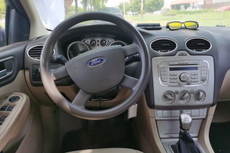 Used Ford Focus 2013 Sedan Classic 1.8L Manual Base Model Steering Wheel