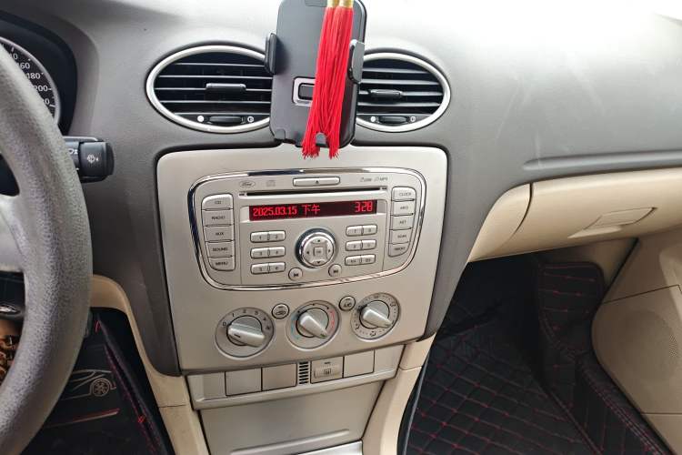 Used Ford Focus 2013 Sedan Classic 1.8L Manual Base Model Audio And AC Panel