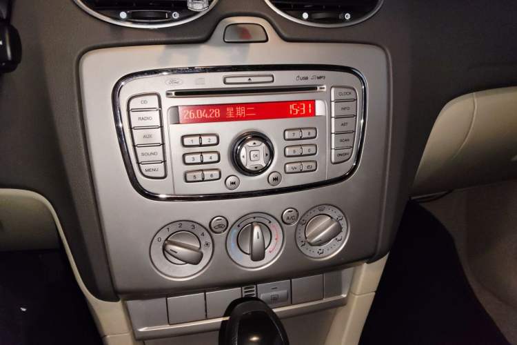 Used Ford Focus 2013 Sedan Classic 1.8L Automatic Base Model Audio And AC Panel